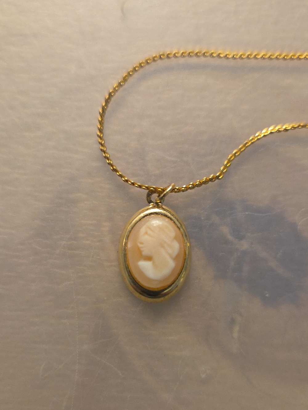 Vintage Cameo Gold Tone Pendant Necklace Classical Lady 15”